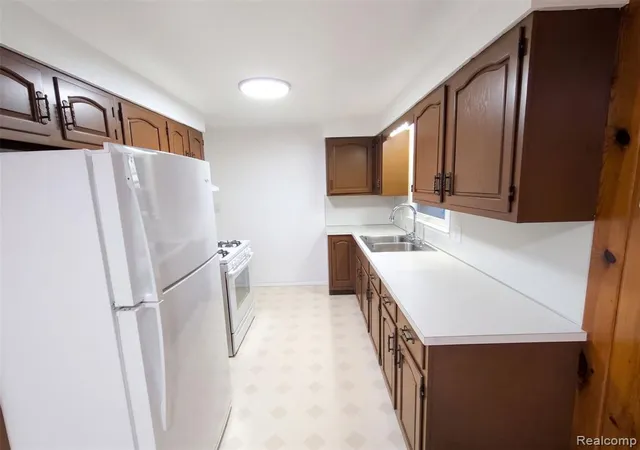 Photo 1 of Single family home for sale at 641 Kendalwood St, Grand Rapids, MI 49505 | MLS# 61039350 | Listing updated on 2026-10-30