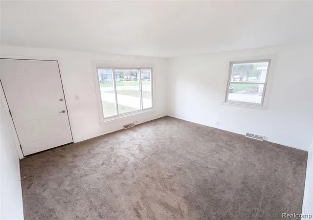Photo 2 of Single family home for sale at 641 Kendalwood St, Grand Rapids, MI 49505 | MLS# 61039350 | Listing updated on 2026-10-30