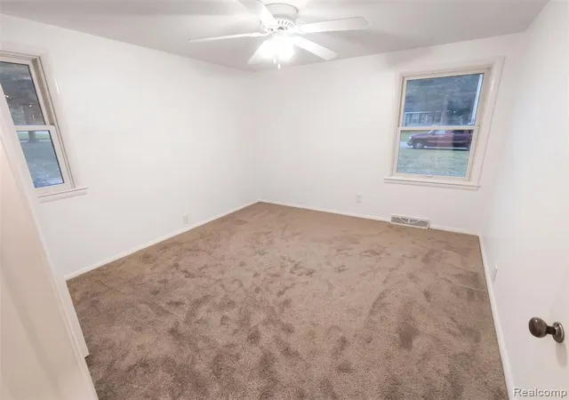 Photo 3 of Single family home for sale at 641 Kendalwood St, Grand Rapids, MI 49505 | MLS# 61039350 | Listing updated on 2026-10-30