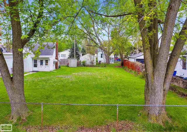 Photo 1 of Sale Pending at 12444 Vernon St, Warren, MI 48089 | MLS# 50172925 | Listing updated on 2025-10-27