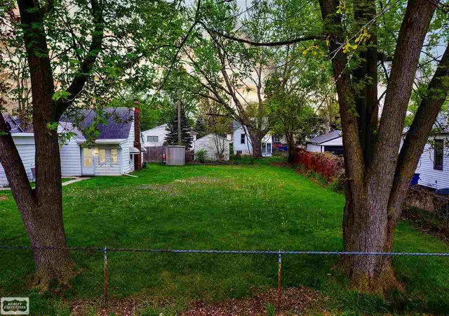 Photo 3 of Sale Pending at 12444 Vernon St, Warren, MI 48089 | MLS# 50172925 | Listing updated on 2025-10-27