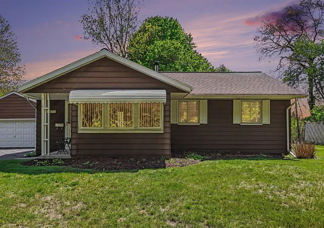 1st image of 2561 Parkside Dr, Jackson, MI 49203 | MLS# 70530564