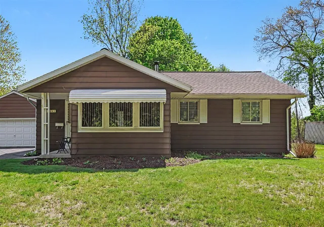 2nd image of 2561 Parkside Dr, Jackson, MI 49203 | MLS# 70530564