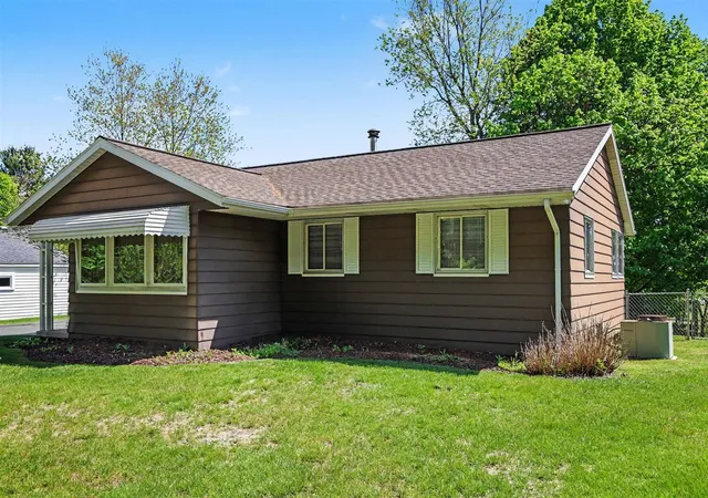 3rd image of 2561 Parkside Dr, Jackson, MI 49203 | MLS# 70530564