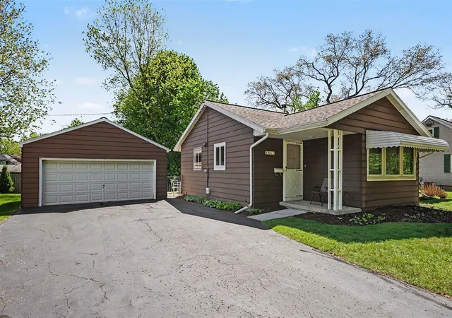 4th image of 2561 Parkside Dr, Jackson, MI 49203 | MLS# 70530564