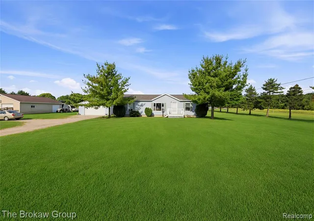 Photo 3 of Single family home for sale at 5189 Webster Rd, Flint, MI 48504 1045 | MLS# 61025241 | Listing updated on 2026-08-29