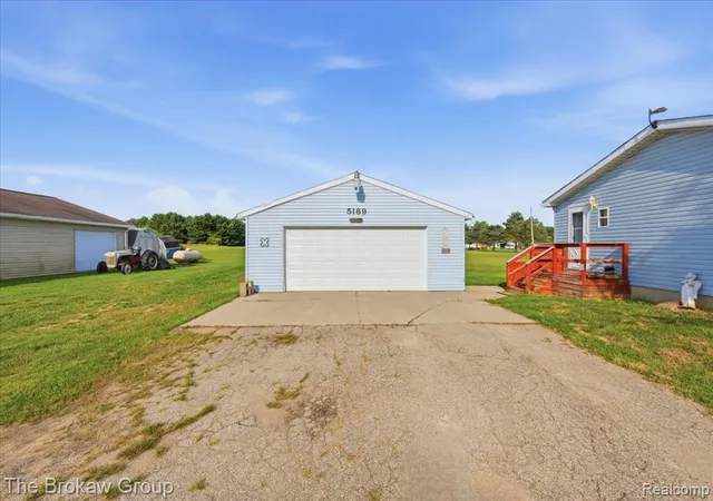 Photo 4 of Single family home for sale at 5189 Webster Rd, Flint, MI 48504 1045 | MLS# 61025241 | Listing updated on 2026-08-29