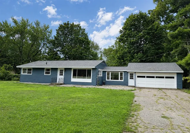 Photo 3 of Single family home for sale at 6060 Twilight Ave, Kalamazoo, MI 49048 | MLS# 70554033 | Listing updated on 2026-09-09