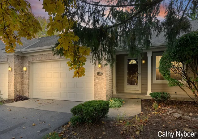 Photo 2 of Sale Pending at 4330 Aspen Trails Dr, Grand Rapids, MI 49546 | MLS# 70500773 | Listing updated on 2025-11-21