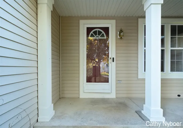Photo 3 of Sale Pending at 4330 Aspen Trails Dr, Grand Rapids, MI 49546 | MLS# 70500773 | Listing updated on 2025-11-21