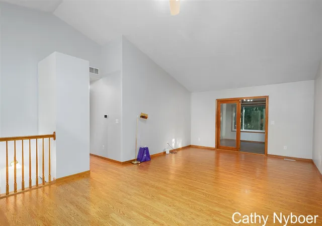 Photo 4 of Sale Pending at 4330 Aspen Trails Dr, Grand Rapids, MI 49546 | MLS# 70500773 | Listing updated on 2025-11-21