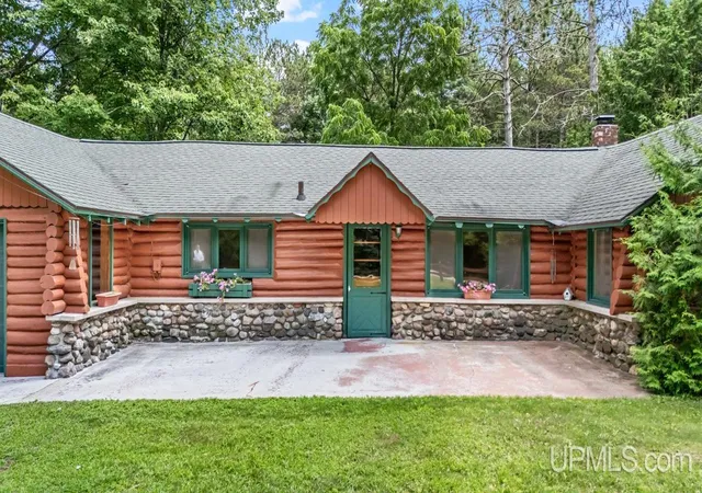 Photo 3 of Single family home for sale at 3826 L15 Ln, Escanaba, MI 49829 | MLS# 50182850 | Listing updated on 2025-09-23
