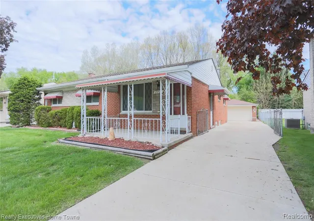 2nd image of 28922 Rayburn St, Livonia, MI 48154 | MLS# 60992902