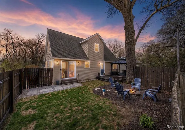 3rd image of 7395 Harrington Dr, Brighton, MI 48116 5141 | MLS# 60986370