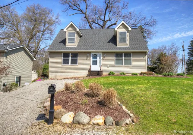 4th image of 7395 Harrington Dr, Brighton, MI 48116 5141 | MLS# 60986370