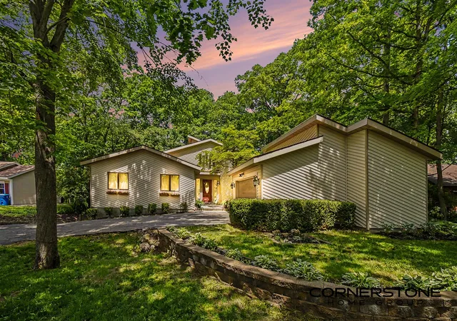 Photo 1 of Sale Pending at 2111 Northridge Dr, Grand Rapids, MI 49525 | MLS# 70537056 | Listing updated on 2026-09-01