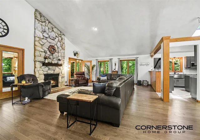 Photo 3 of Sale Pending at 2111 Northridge Dr, Grand Rapids, MI 49525 | MLS# 70537056 | Listing updated on 2026-09-01