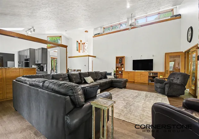 Photo 3 of Sale Pending at 2111 Northridge Dr, Grand Rapids, MI 49525 | MLS# 70537056 | Listing updated on 2026-09-01