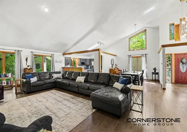 Photo 4 of Sale Pending at 2111 Northridge Dr, Grand Rapids, MI 49525 | MLS# 70537056 | Listing updated on 2026-09-01