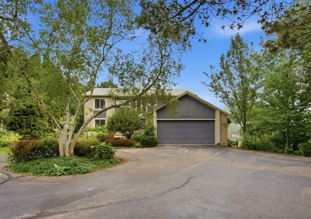 Photo 1 of Single family home for sale at 3926 Lakes Edge Dr, Commerce Township, MI 48382 | MLS# 70547196 | Listing updated on 2026-08-28