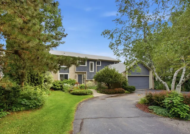 Photo 2 of Single family home for sale at 3926 Lakes Edge Dr, Commerce Township, MI 48382 | MLS# 70547196 | Listing updated on 2026-08-28