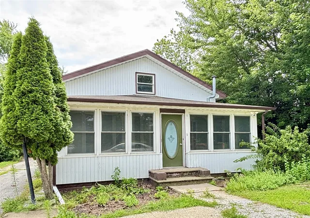 1st image of 210 E Ash St, Three Oaks, MI 49128 | MLS# 70544835