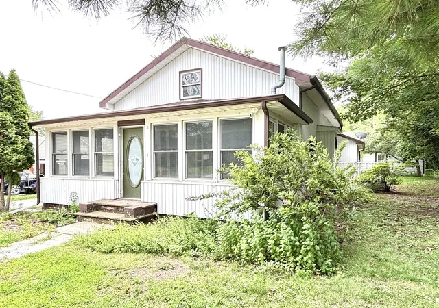 2nd image of 210 E Ash St, Three Oaks, MI 49128 | MLS# 70544835