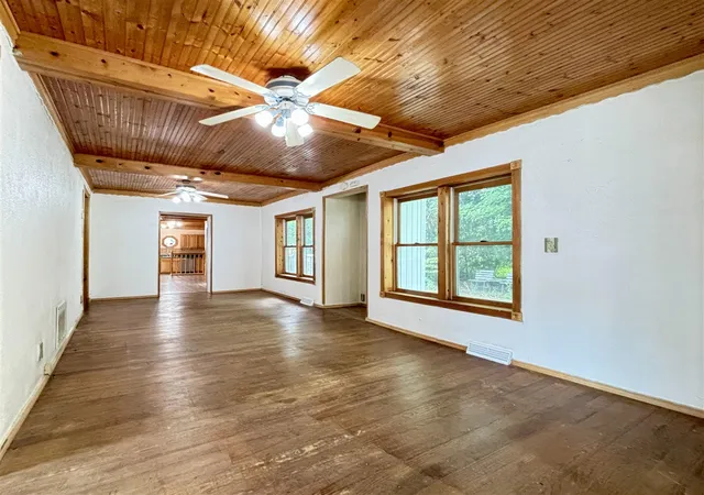 5th image of 210 E Ash St, Three Oaks, MI 49128 | MLS# 70544835
