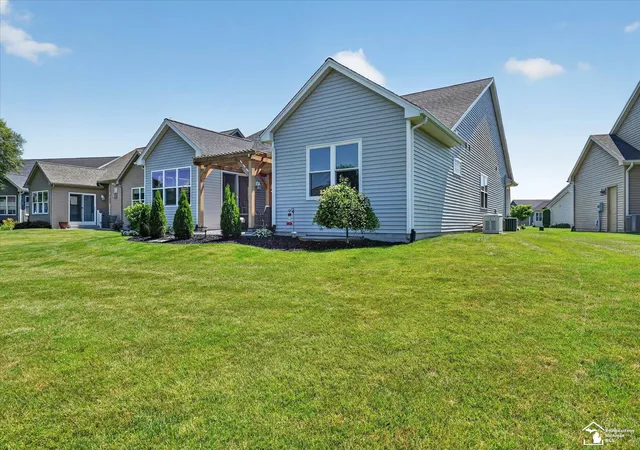 Homes for sale in Lambertville, MI | 6751 W Summer Breeze Dr, Lambertville, MI 48144 | MLS# 50212686