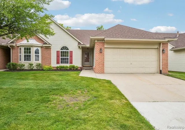 Homes for sale in Commerce Township, MI | 2053 Maplehurst Dr, Commerce Township, MI 48390 | MLS# 61003669