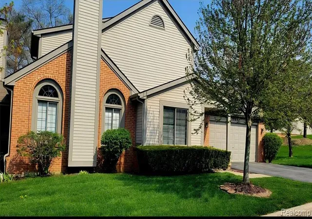 1st image of 1004 Elmwood Dr, Brighton, MI 48116 | MLS# 60995033