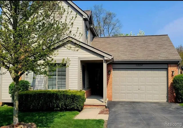 2nd image of 1004 Elmwood Dr, Brighton, MI 48116 | MLS# 60995033