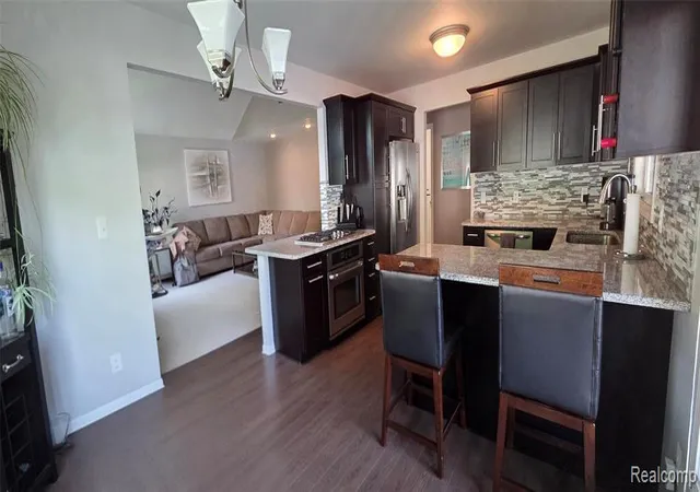 3rd image of 1004 Elmwood Dr, Brighton, MI 48116 | MLS# 60995033