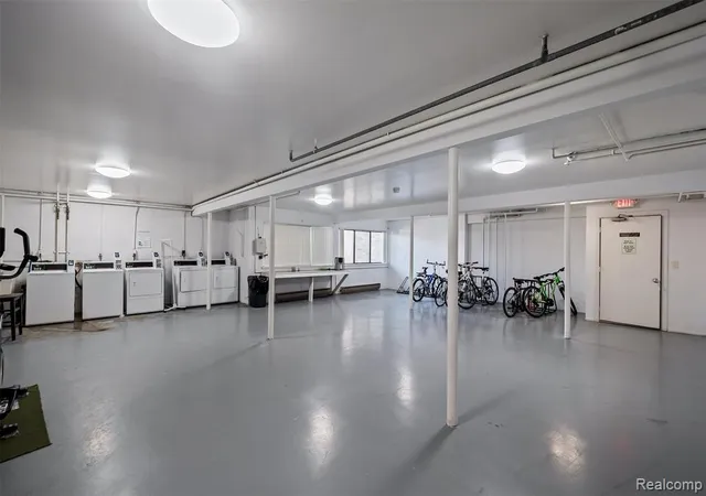 Listing Photo 2 - Condo for sale in building located at 1255 S Maple Rd, Ann Arbor, MI 48103 4471 - Unit #101