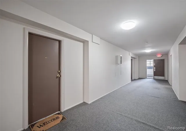 Listing Photo 1 - Condo for sale in building located at 1255 S Maple Rd, Ann Arbor, MI 48103 4471 - Unit #101