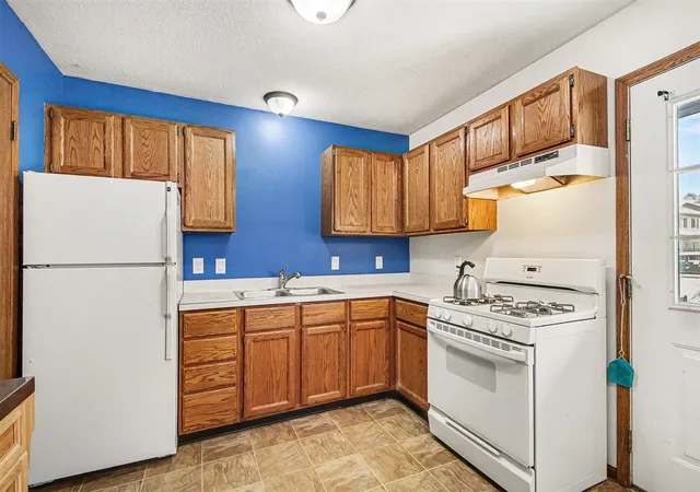Photo 3 of Sale Pending at 60 Carriage Ln, Grand Rapids, MI 49548 | MLS# 70512928 | Listing updated on 2026-02-16