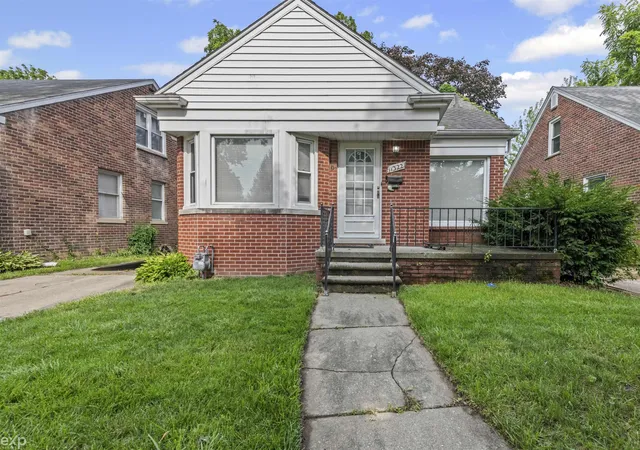 Photo 2 of Single family home for sale at 11322 Lucerne Ave, Redford, MI 48239 | MLS# 50185358 | Listing updated on 2025-11-12