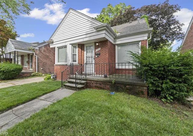 Photo 3 of Single family home for sale at 11322 Lucerne Ave, Redford, MI 48239 | MLS# 50185358 | Listing updated on 2025-11-12