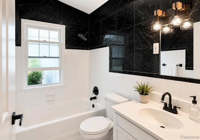 5th image of 12087 Heyden St, Detroit, MI 48228 1048 | MLS# 61005918