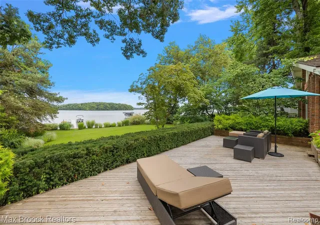 1st image of 3377 W Shore Dr, Orchard Lake, MI 48324 | MLS# 61021763