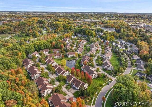 2nd image of 3854 Pemberton Dr, Grand Rapids, MI 49508