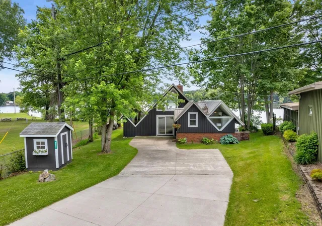 Homes for sale in Lakeview, MI | 6501 Schmeid Rd, Lakeview, MI 48850 | MLS# 70538511