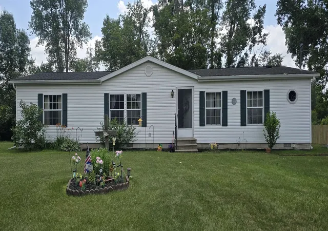 Homes for sale in Pinconning, MI | 1946 E Coggins Rd, Pinconning, MI 48650 | MLS# 50213555