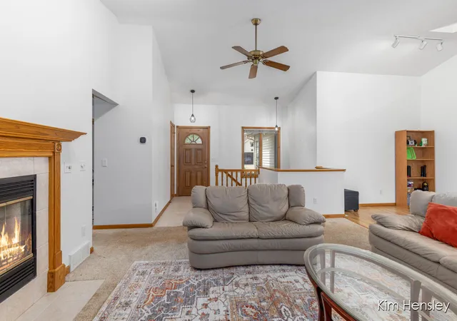 4th image of 2020 Burton Knoll Ct, Kentwood, MI 49546 | MLS# 70554154