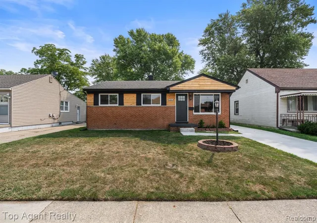 Photo 3 of Single family home for sale at 28012 Gladstone St, Macomb, MI 48081 2926 | MLS# 61022036 | Listing updated on 2026-09-16