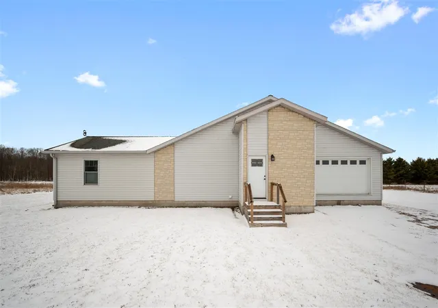 Homes for sale in Hope, MI | 6163 N Meridian Rd, Hope, MI 48628 | MLS# 70519984