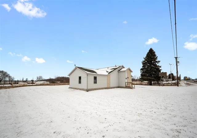 Homes for sale in Hope, MI | 6163 N Meridian Rd, Hope, MI 48628 | MLS# 70519984