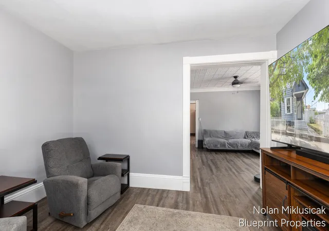Photo 4 of Sale Pending at 1147 Jennette Ave, Grand Rapids, MI 49504 | MLS# 70547559 | Listing updated on 2026-09-08