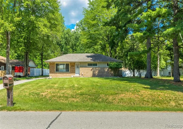 2nd image of 22400 Leewright Ave, Southfield, MI 48033 3964 | MLS# 61005162