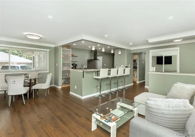 5th image of 22400 Leewright Ave, Southfield, MI 48033 3964 | MLS# 61005162